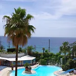 Pierre & Verrerie 2*